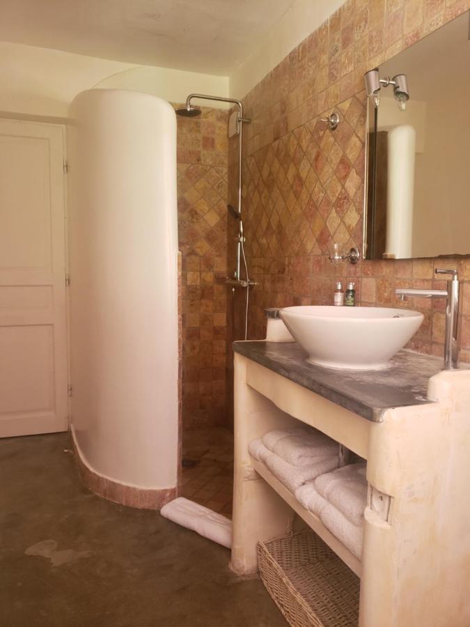 Le Jas Des Parpaillous Apartment L'Isle-sur-la-Sorgue Luaran gambar