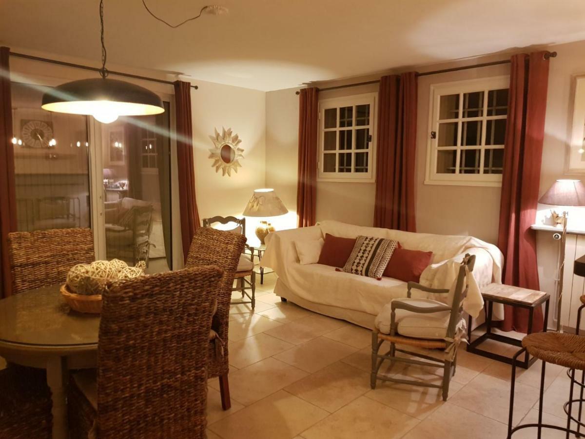 Le Jas Des Parpaillous Apartment L'Isle-sur-la-Sorgue Luaran gambar